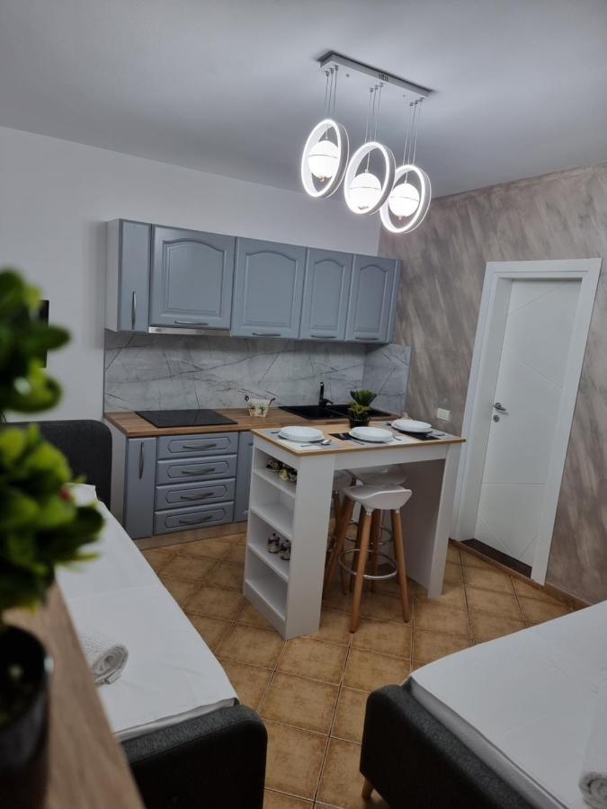 Studio Vlora Bagian luar foto