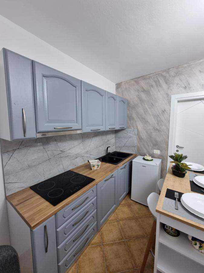 Studio Vlora Bagian luar foto