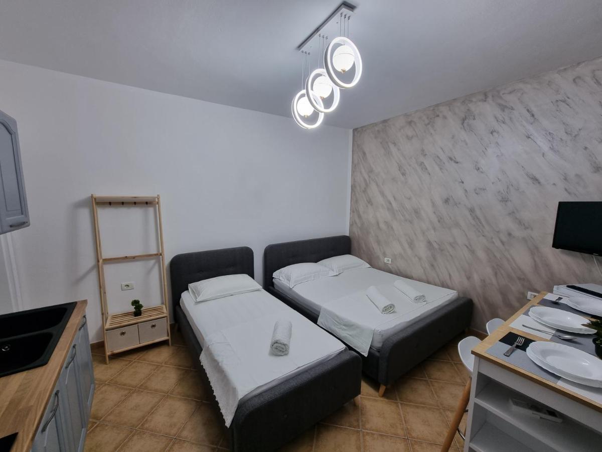 Studio Vlora Bagian luar foto