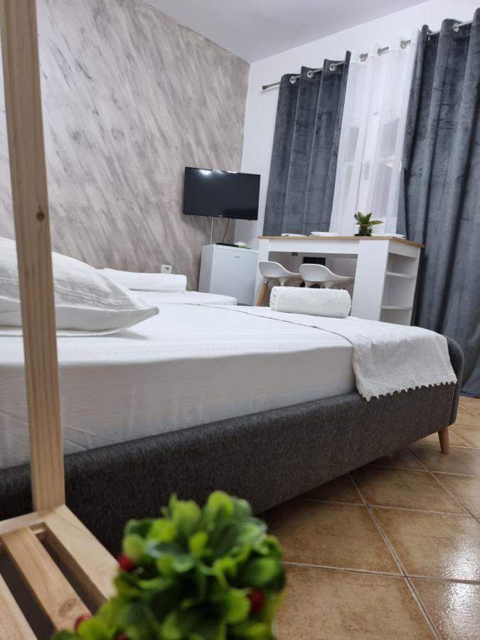 Studio Vlora Bagian luar foto