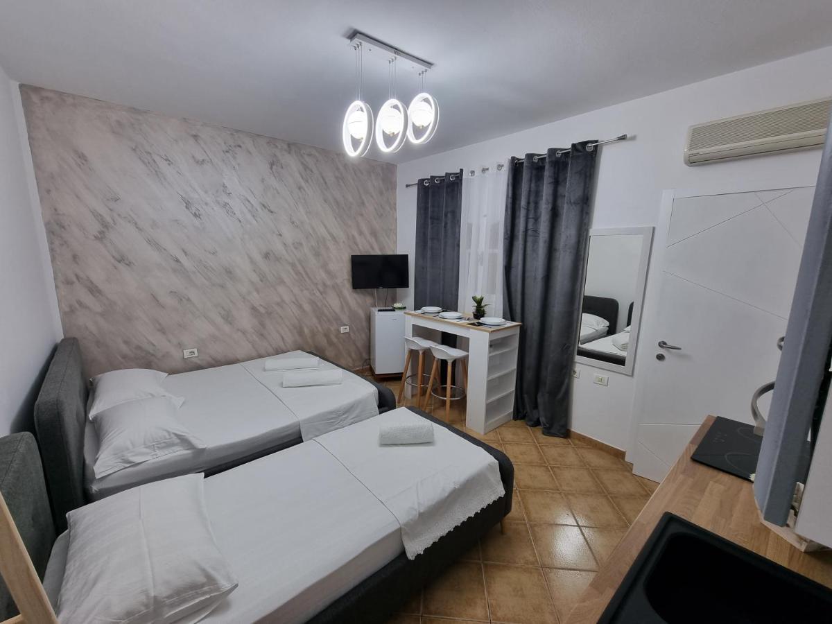 Studio Vlora Bagian luar foto