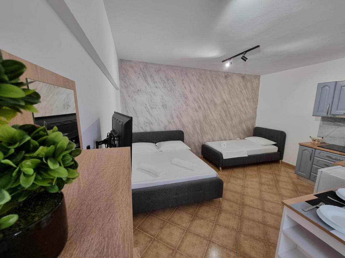 Studio Vlora Bagian luar foto
